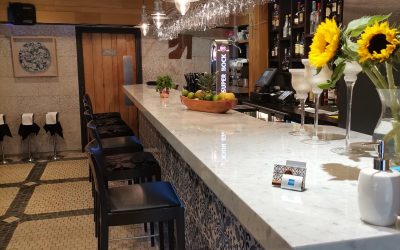 Marble counter and seating inside Caravela